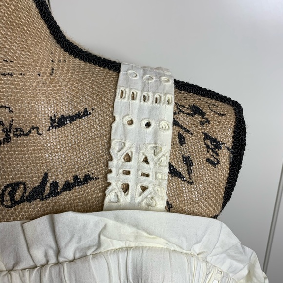 NWOT Vince Camuto Eyelet Cold Shoulder Blouse - Picture 4 of 15